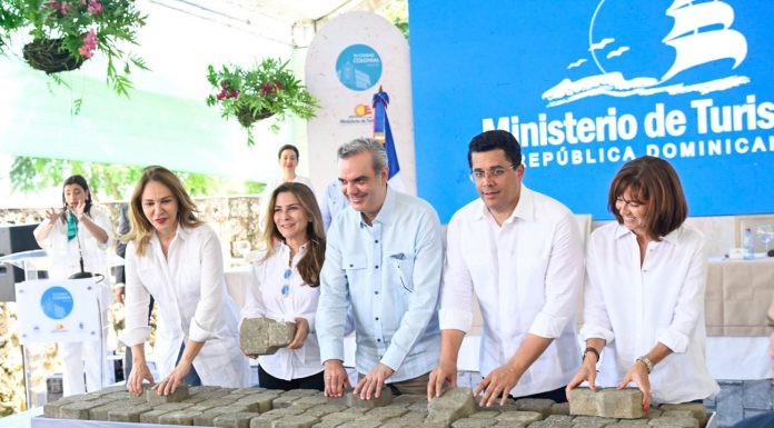 Presidente Luis Abinader da primer picazo para rehabilitación de las calles de la Ciudad Colonial con una inversión de unos RD 5,000 millones