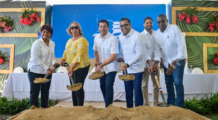 Turismo inicia mejoramiento de las infraestructuras en Playa Palenque, San Cristóbal