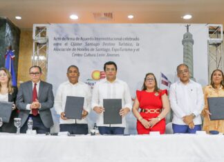 Mitur y Clúster Santiago Destino Turístico acuerdan desarrollar sector
