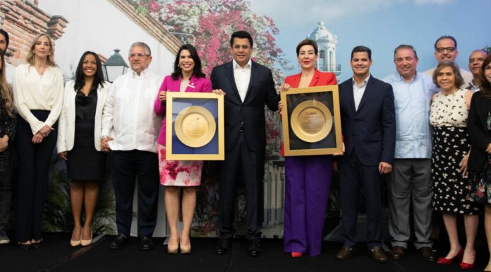 La Asociación de Hoteles y el Clúster Turístico reconocen la labor del Mitur en la recuperación del turismo