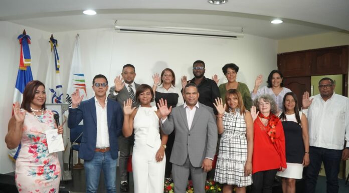 Adompretur juramenta nuevos socios en Santo Domingo
