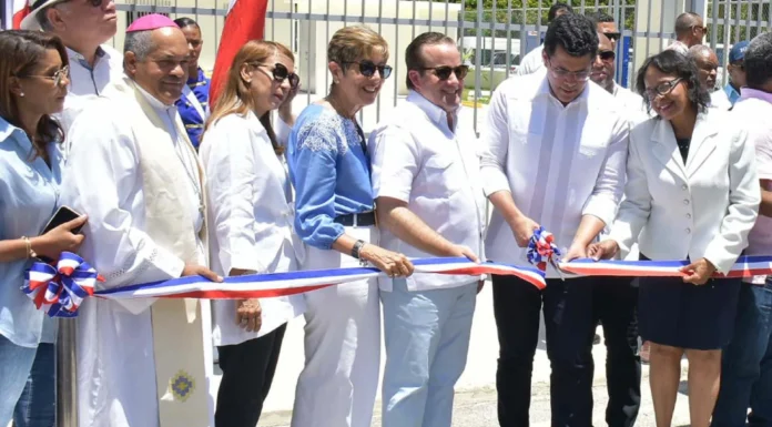 Turismo inaugura centro comunal en Maimón, Puerto Plata