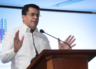 Collado arremete contra alto costo de vuelos entre Nueva York y RD