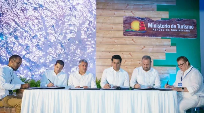 David Collado y secretario general de la OMT firman declaración compromiso sostenibilidad turística en RD