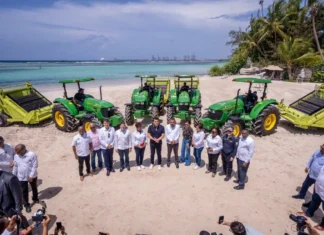 Collado entrega equipos para limpieza de playas a un costo de RD$50 millones