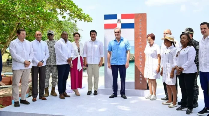 Presidente Abinader y ministro de Turismo dejan iniciados reconstrucción del Parque Nacional Submarino La Caleta.