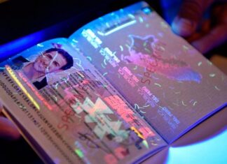 Abinader emite decreto para priorizar implementación del pasaporte electrónico