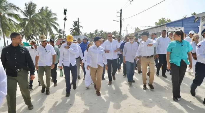 Abinader visita la Isla Saona donde se realiza inversión por 600 millones en obras sociales