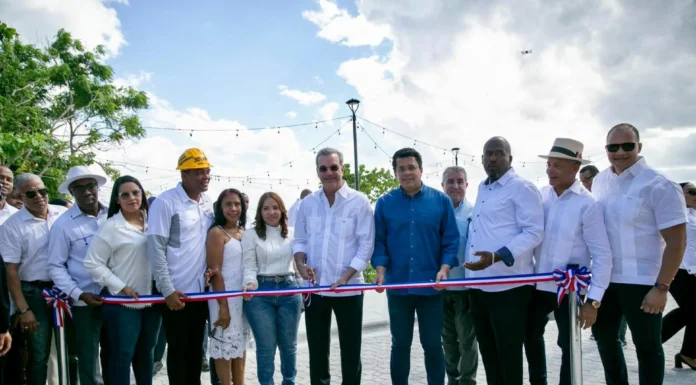 Presidente Abinader y ministro Turismo inauguran nuevo malecón en La Romana