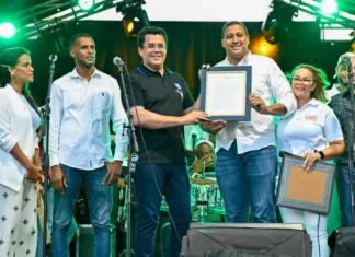 Reconocen a ministro David Collado Hijo Adoptivo de Cabrera