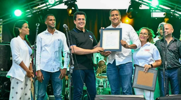 Reconocen a ministro David Collado Hijo Adoptivo de Cabrera