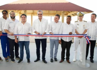 Presidente Abinader inaugura muelle turístico y pesquero Cabeza de Toro