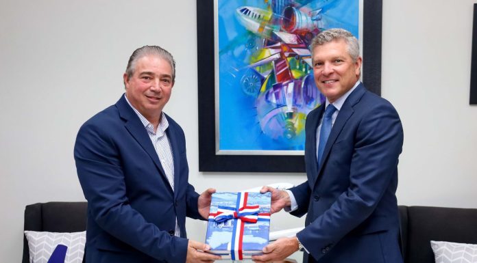 Porcella se reúne con ejecutivos de JetBlue y acuerdan afianzar esfuerzos para mejorar servicios a usuarios