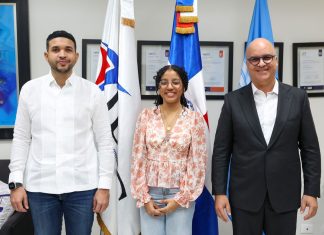 Estudiante Aeroespacial Chantal Valenzuela recibe apoyo del IDAC y el Ministerio de la Juventud