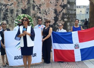 Adompretur realiza ofrenda floral con motivo de su 47 aniversario y el Día Mundial del Turismo