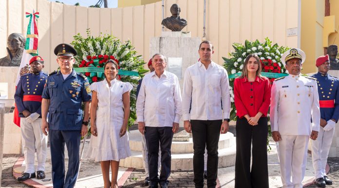 IDAC celebra 214 aniversario Independencia de México en Plaza Querétaro