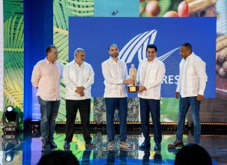 Aderes reconoce a David Collado por sus aportes al sector gastronómico del país