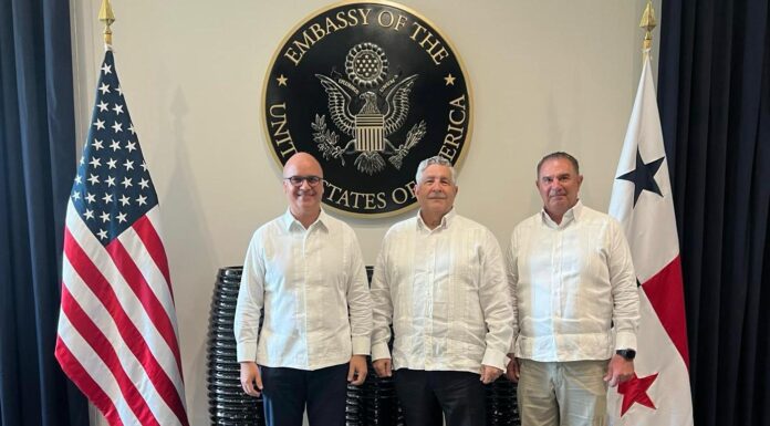 Director general IDAC trata temas de interés para sistema aeronáutico RD, con director de la Oficina Hemisférica FAA