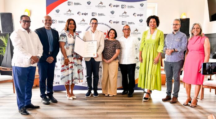 Adompretur y FIPETUR reconocen a personalidades del turismo de República Dominicana