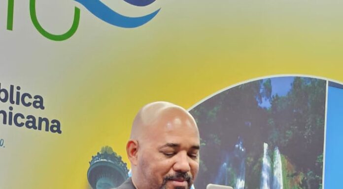 Adompretur analiza los desafíos y avances de la inteligencia artificial en la industria turística