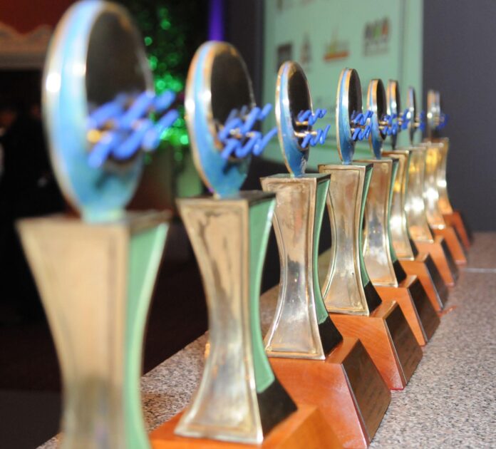 Estatuillas del Premio Nacional de Periodismo Turístico Epifanio Lantigua PEL 2025.