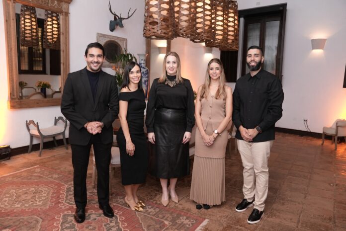 Principal-Juan Amaro, Pamela Fernández, Alicia Cano, Juanita Hernández y Kevin Santelises