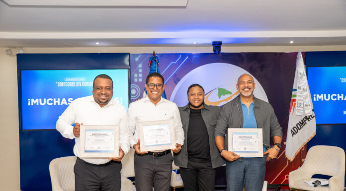 Expertos analizan el futuro del turismo y la comunicación digital en el conversatorio “Creadores del Caribe”