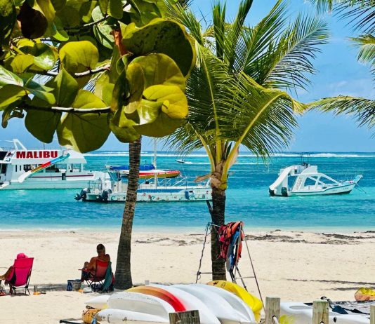 Adompretur exhorta regular el caos marítimo en franja de bañistas en playa de Bávaro
