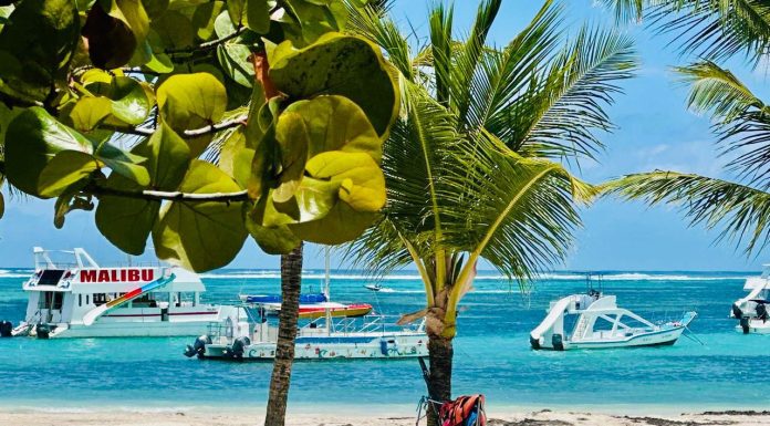 Adompretur exhorta regular el caos marítimo en franja de bañistas en playa de Bávaro
