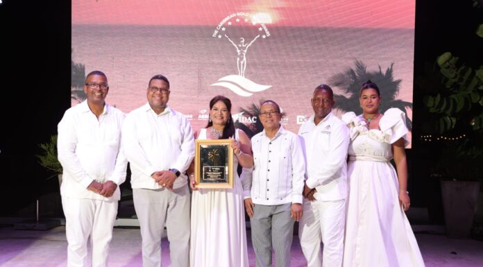 The Caribbean Gold Coast Awards reconoce a Adompretur por su valioso aporte al desarrollo turístico nacional