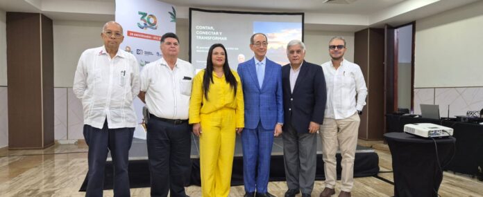 1. José Rafael Sosa, Armando de la Garza, Sarah Hernández, Luis Felipe Aquino, Fernando Milo y Luis José Chávez.